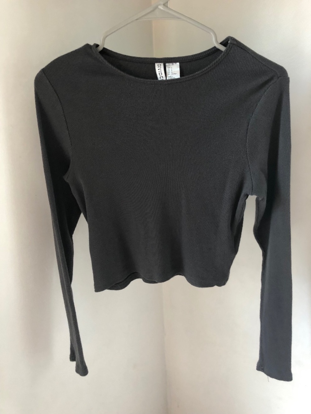 Medium H&M Cropped Dark Grey Long Sleeve Shirt